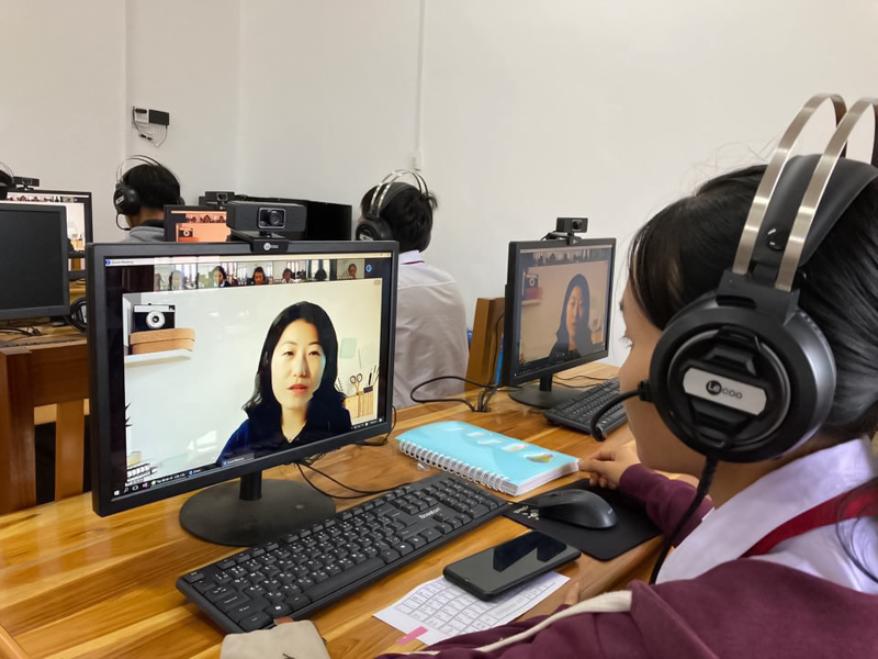 화상 형식으로 한국어 수업을 받는 라오스 삼동백천기술직업학교 학생들3