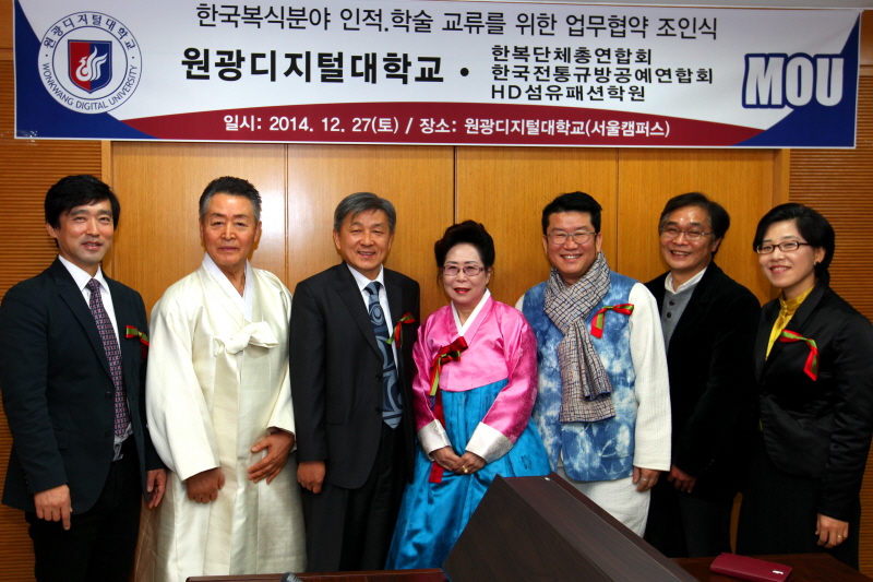 성시종 총장님과 단체사진