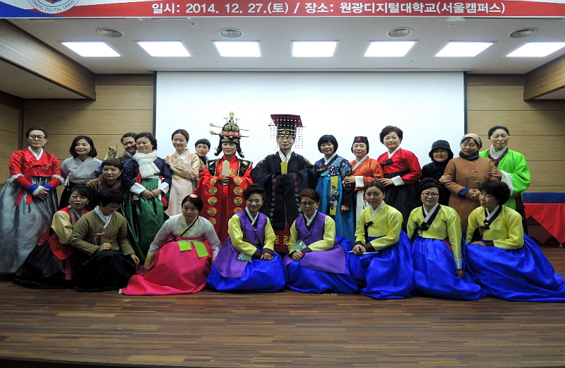 축하공연 후 출연자들의 기념촬영