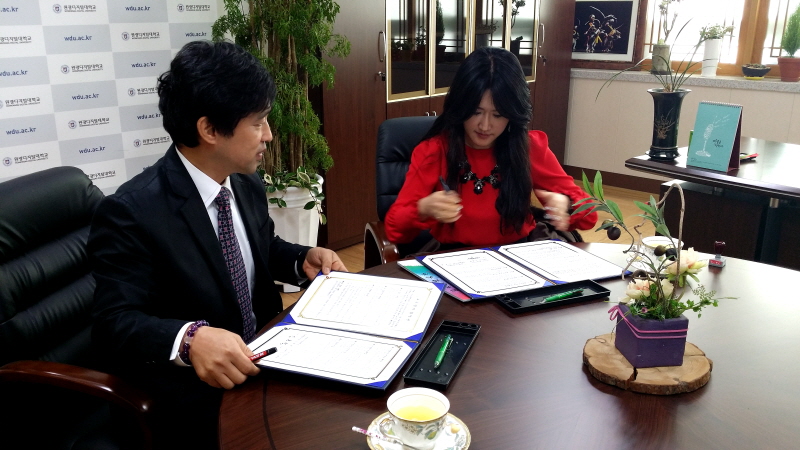 협약을 체결하는 모습