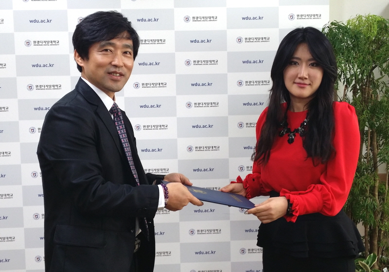 협약 체결중인 모습