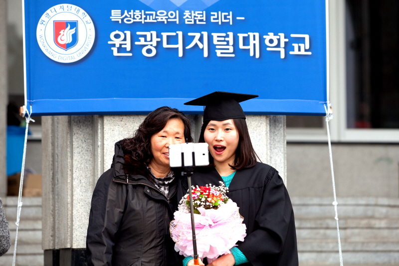 부모님과 함께 셀카 촬영