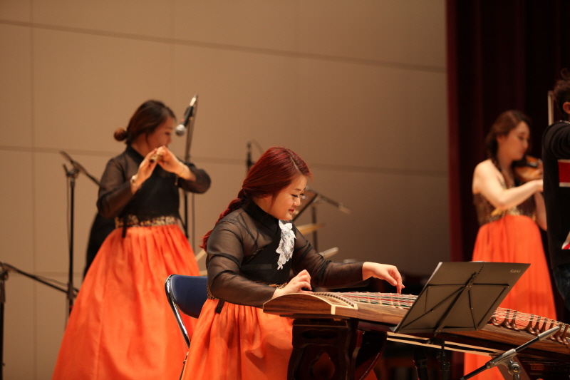 축하 공연단의 신명나는 연주