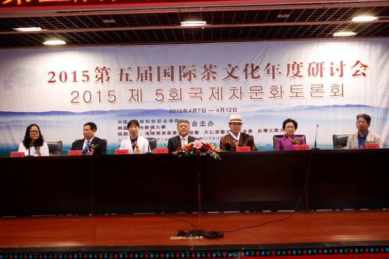 토론 심사하는 교수들 모습