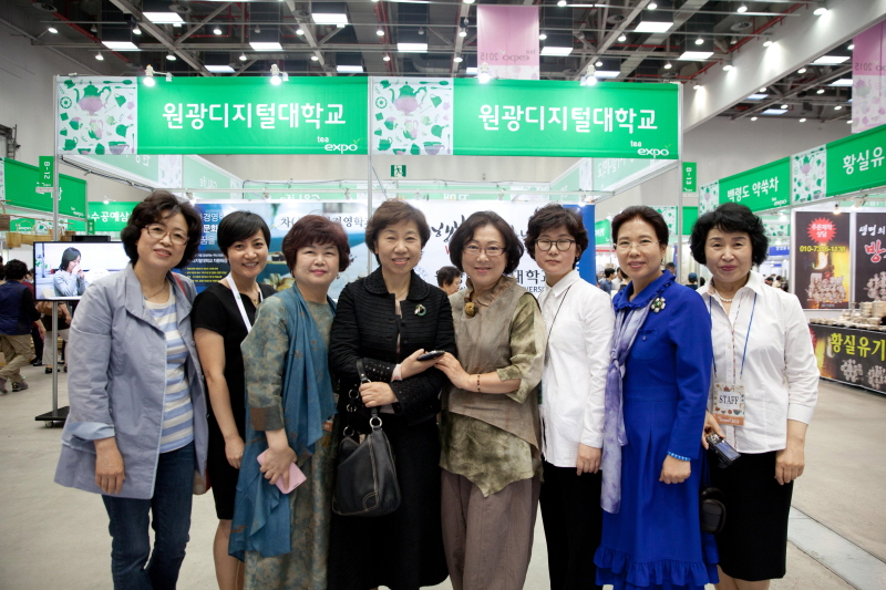 학생들과 송해경 교수