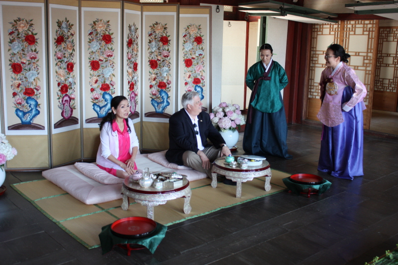 주지사 부부와 학생들