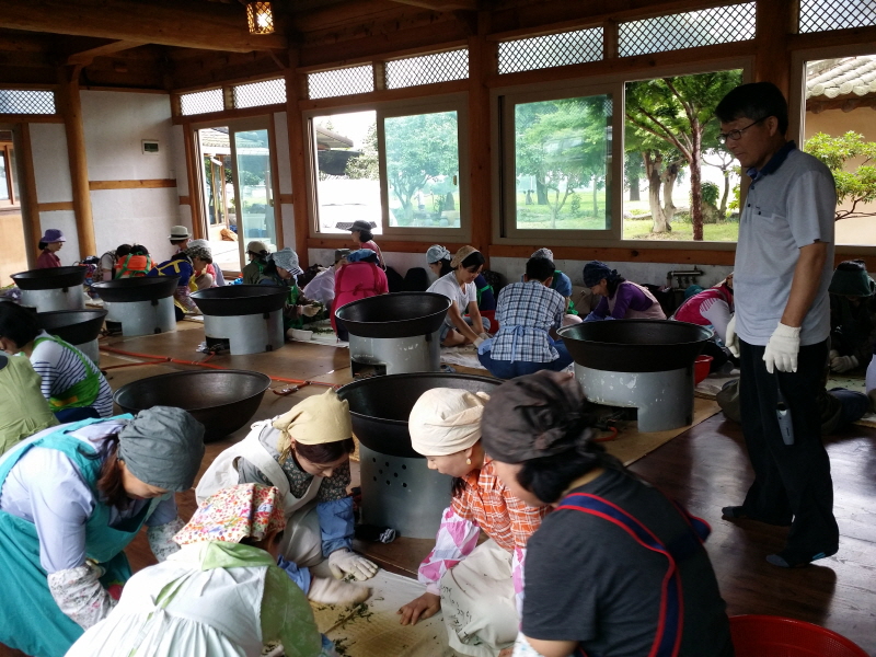 제다 실습하는 학생들