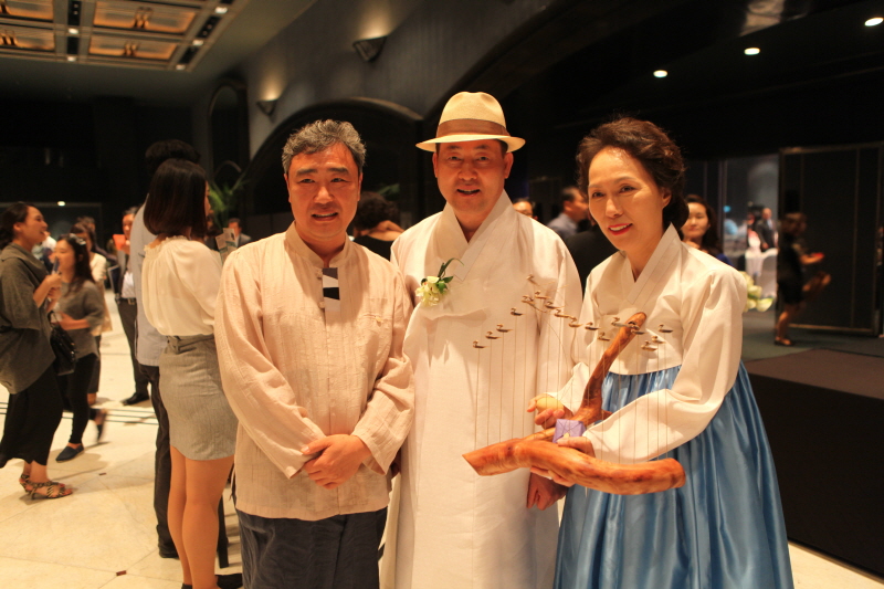 김혜순 교수와 이진수 교수, 김태형 동문