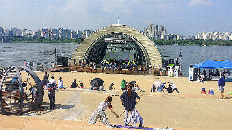 요가의 날 광장 모습