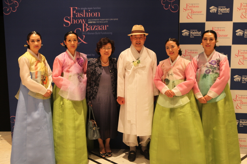 학생들과 손연숙 교수, 이진수 교수