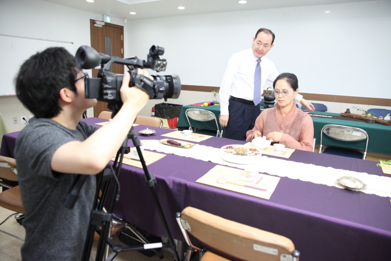 촬영 지시하는 이진수 교수