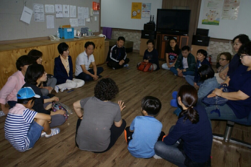 봉사하는 학생들의 다양한 모습