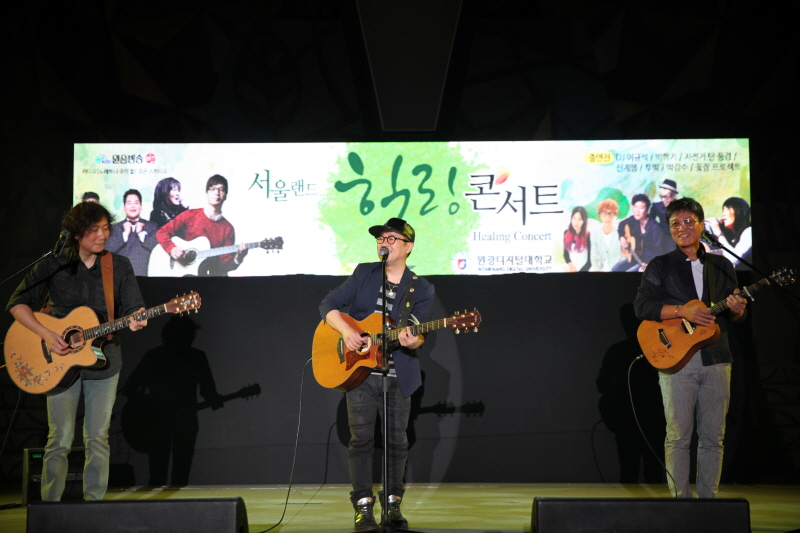 자전거 탄 풍경 노래하는 모습