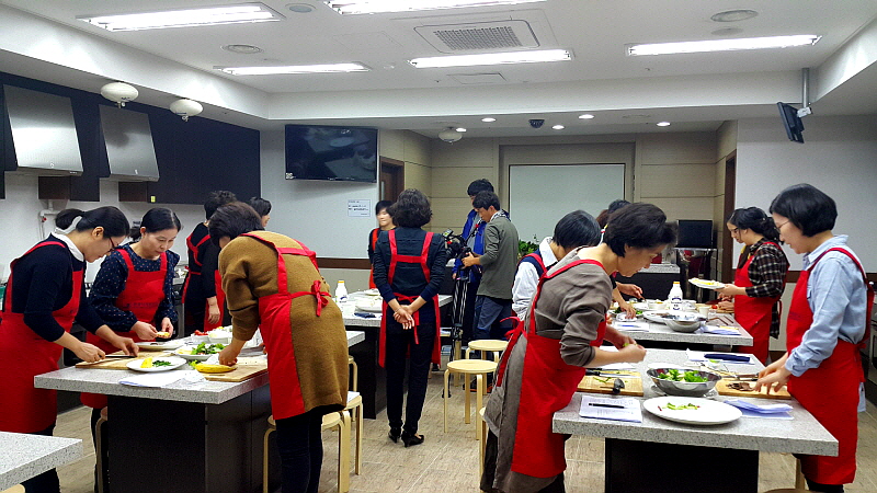 한방건강학과 실습 과정 촬영 모습