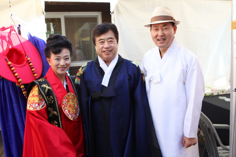 이진수 교수와 익산시장 기념촬영