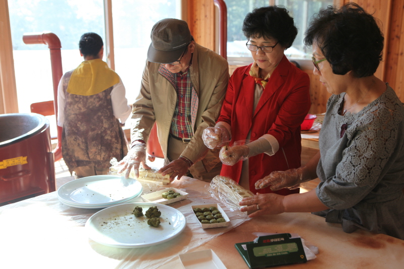 전통 떡차 만드는 모습
