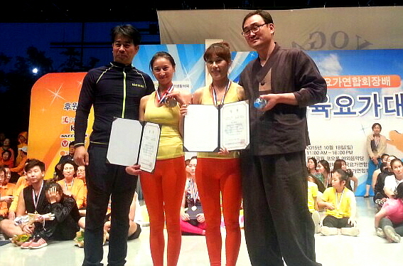 남상희, 최경옥 학생의 수상 모습