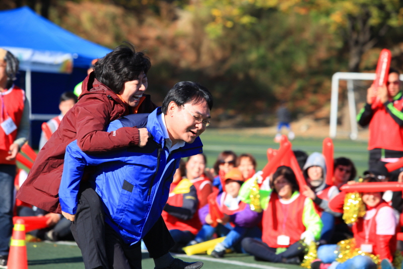 이어 달리기 하는 장면