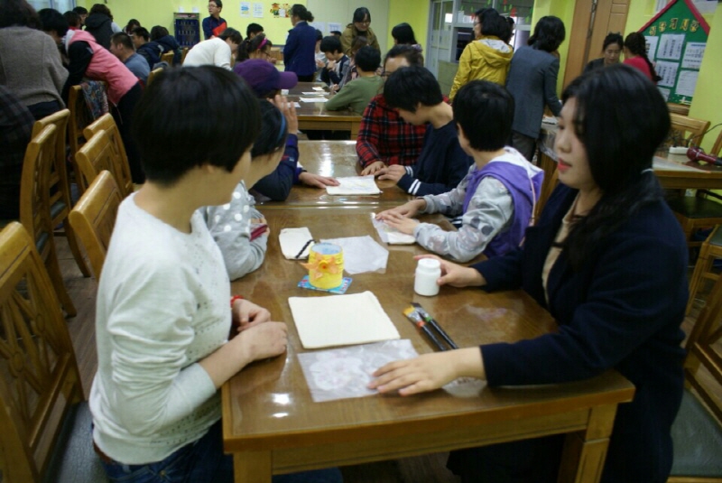 학생들 봉사활동 진행