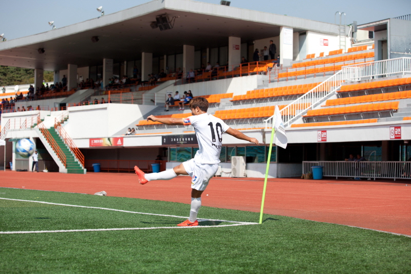 박인우 선수 코너킥 모습