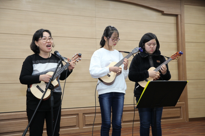 우쿨렐레 공연 모습