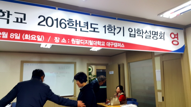 안내 하는 모습