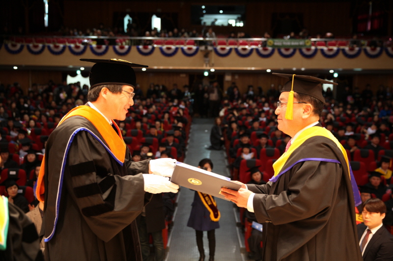 석사 학위 수여 모습