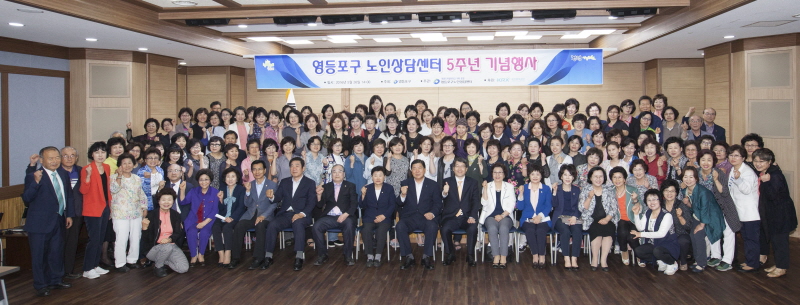 참가자 단체 기념촬영