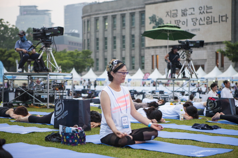 참가자 명상하는 모습