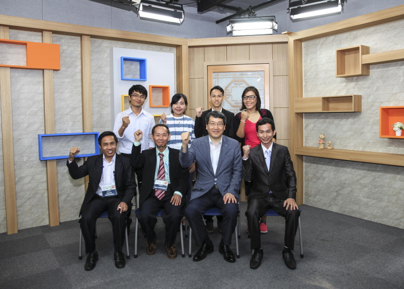 방문단 단체 촬영