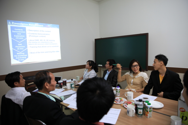 교수설계 회의 모습