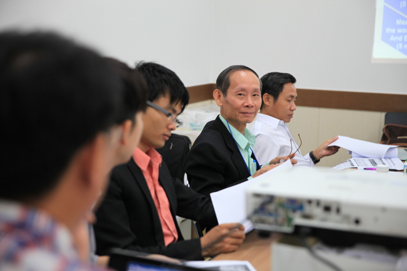 교수설계 회의 진행 모습