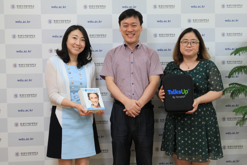 장비 기증 기념 단체사진