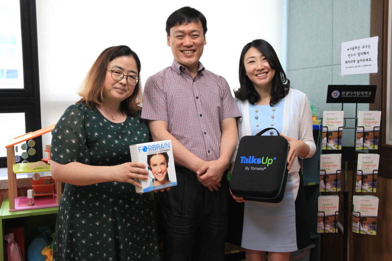 기증 기념 단체 사진