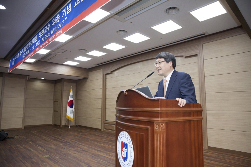 축하인사말 하는 남궁문 총장