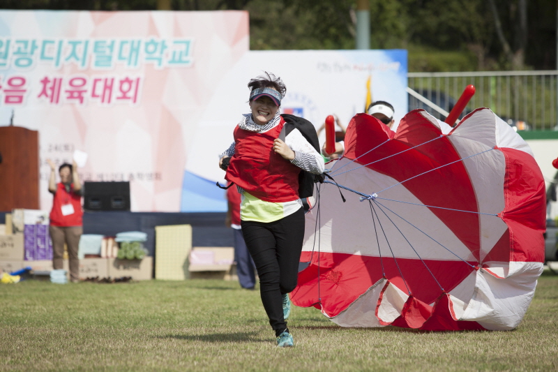열심히 뛰는 학생 모습