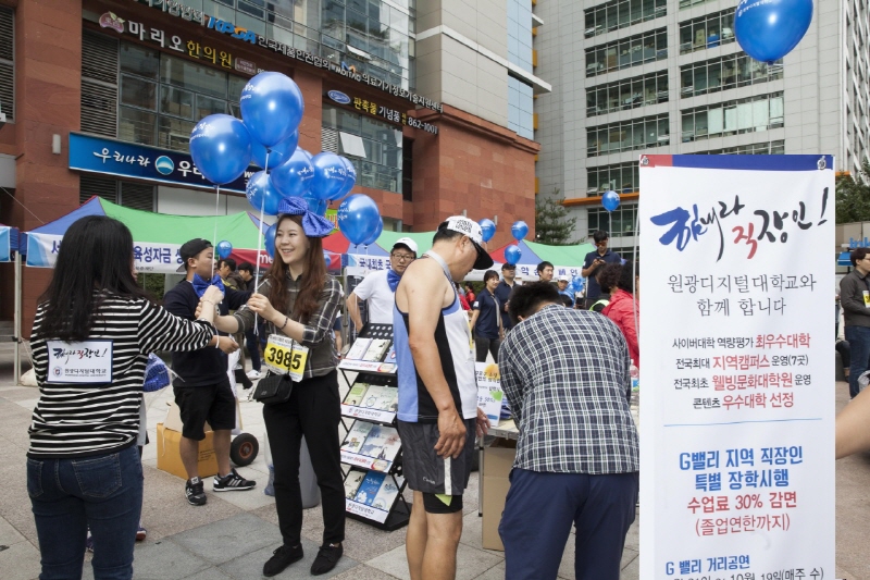 풍선 나눠주는 모습