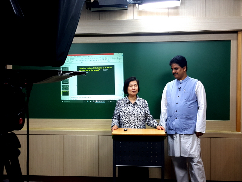 강의 촬영하는 모습