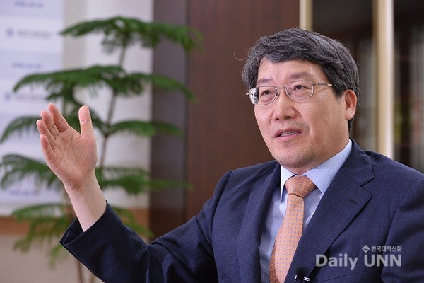 총장님 사진