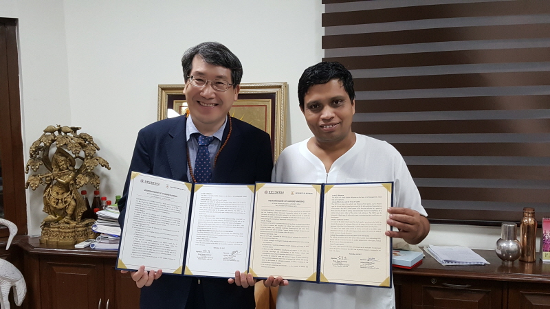 원광디지털대학교 남궁문 총장과 빠딴잘리대학교 Acharya Balkrishna 총장