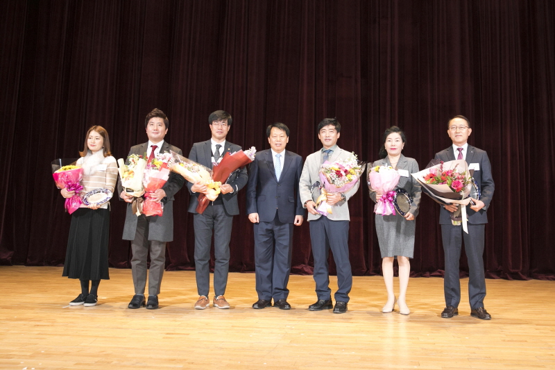 감사패 수상자들 전체 기념촬영