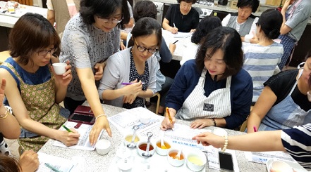 한방티테라피 입문과정 교육 모습