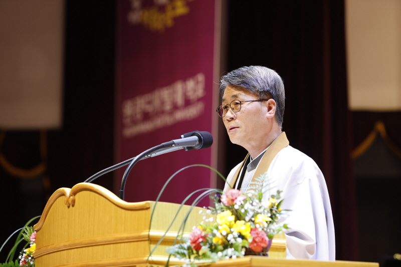 이사장님 치사하는 모습