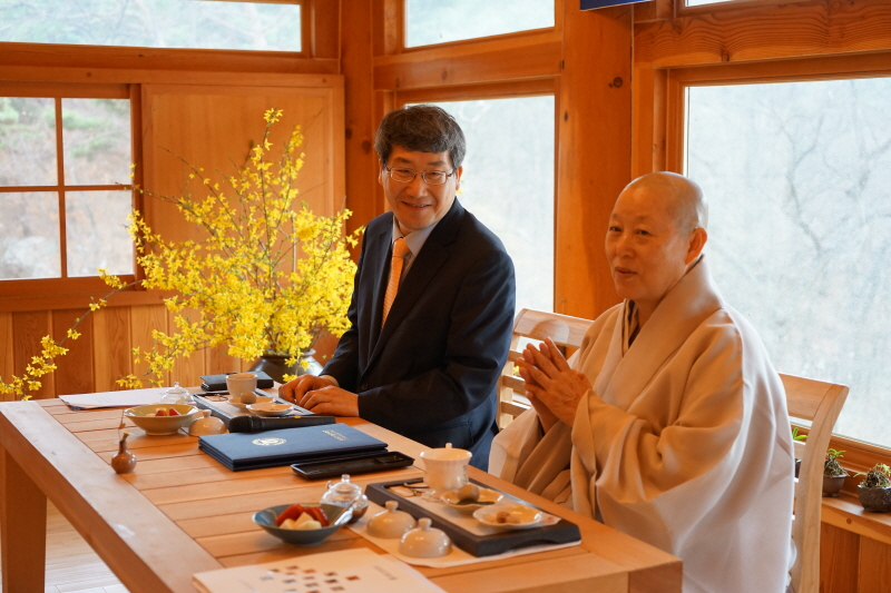 인사말 하는 계호스님