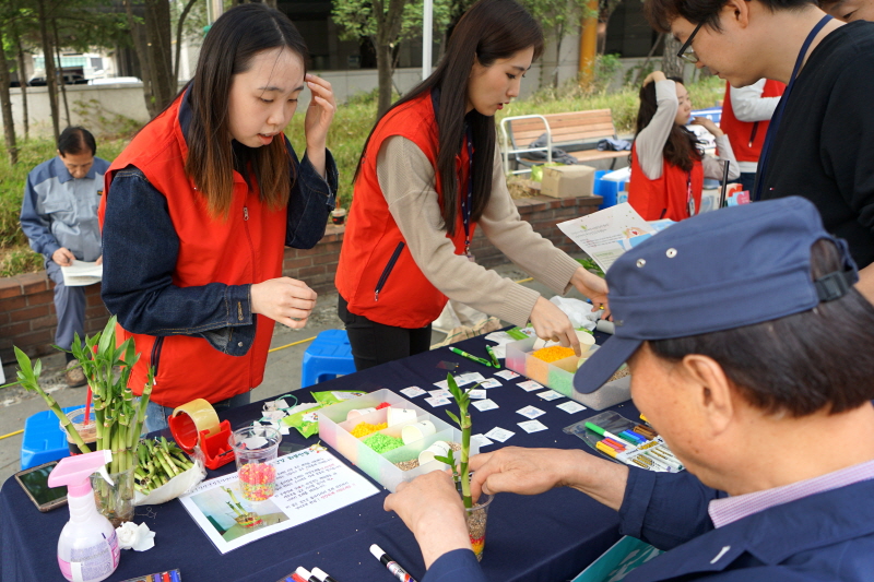 개운죽 화분 만들기 체험 모습