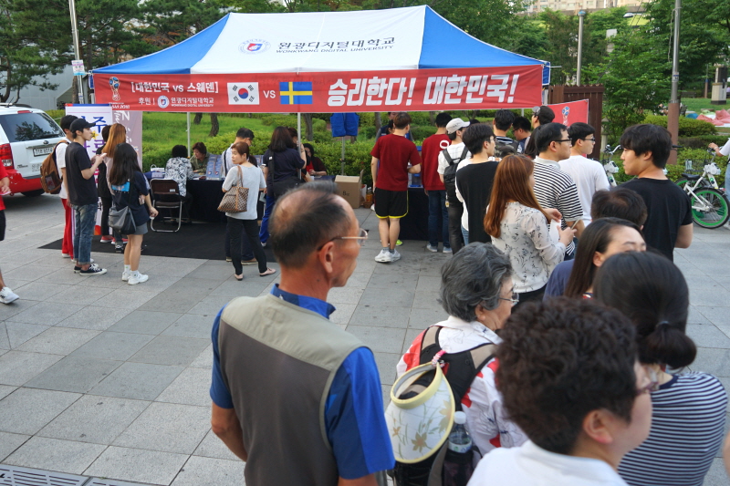 러시아 월드컵 길거리 응원전을 맞아 홍보 부스 모습