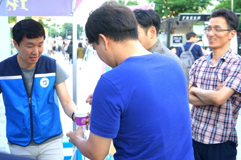 음료 무료나눔 행사모습