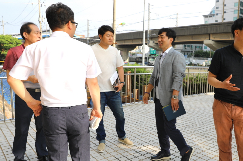 김효철 기획처장이 본교 교육시스템에 대해 설명하는 모습