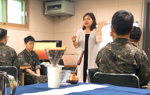 설명 집중하는 군부