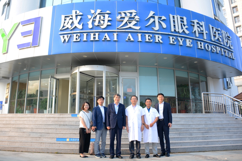 애이안과병원 앞에서 기념촬영